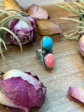 Load image into Gallery viewer, Kingman Turquoise & Pink Conch Sterling Silver Ring – Size 7.5