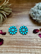 Load image into Gallery viewer, Cluster Studs
