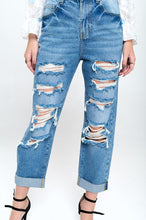 Load image into Gallery viewer, Mom Jeans - Medium Wash
